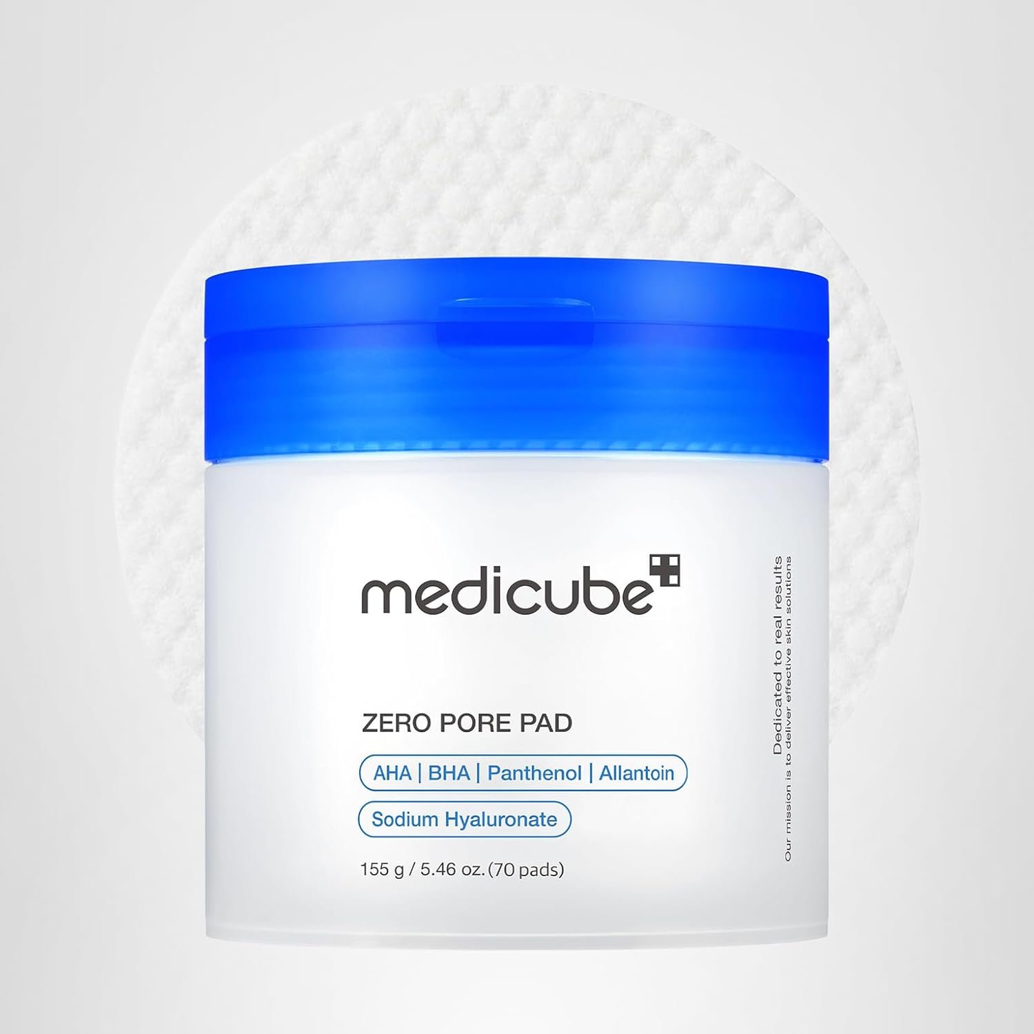 A jar of Medicube Zero Pore Pad 2.0 with a single dual-textured pad showing the embossed side.
